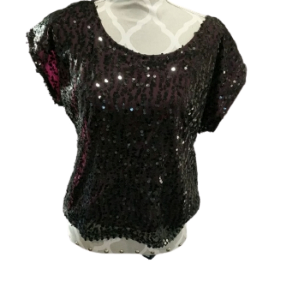 NWT Laundry by Shelli Segal Sequin shortsleeve top